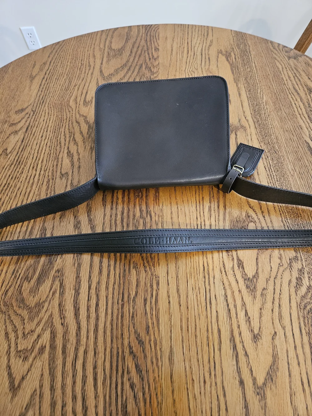 Cole Haan Vintage, Y2K Leather Messenger /Shoulder Bag in Dark Brown